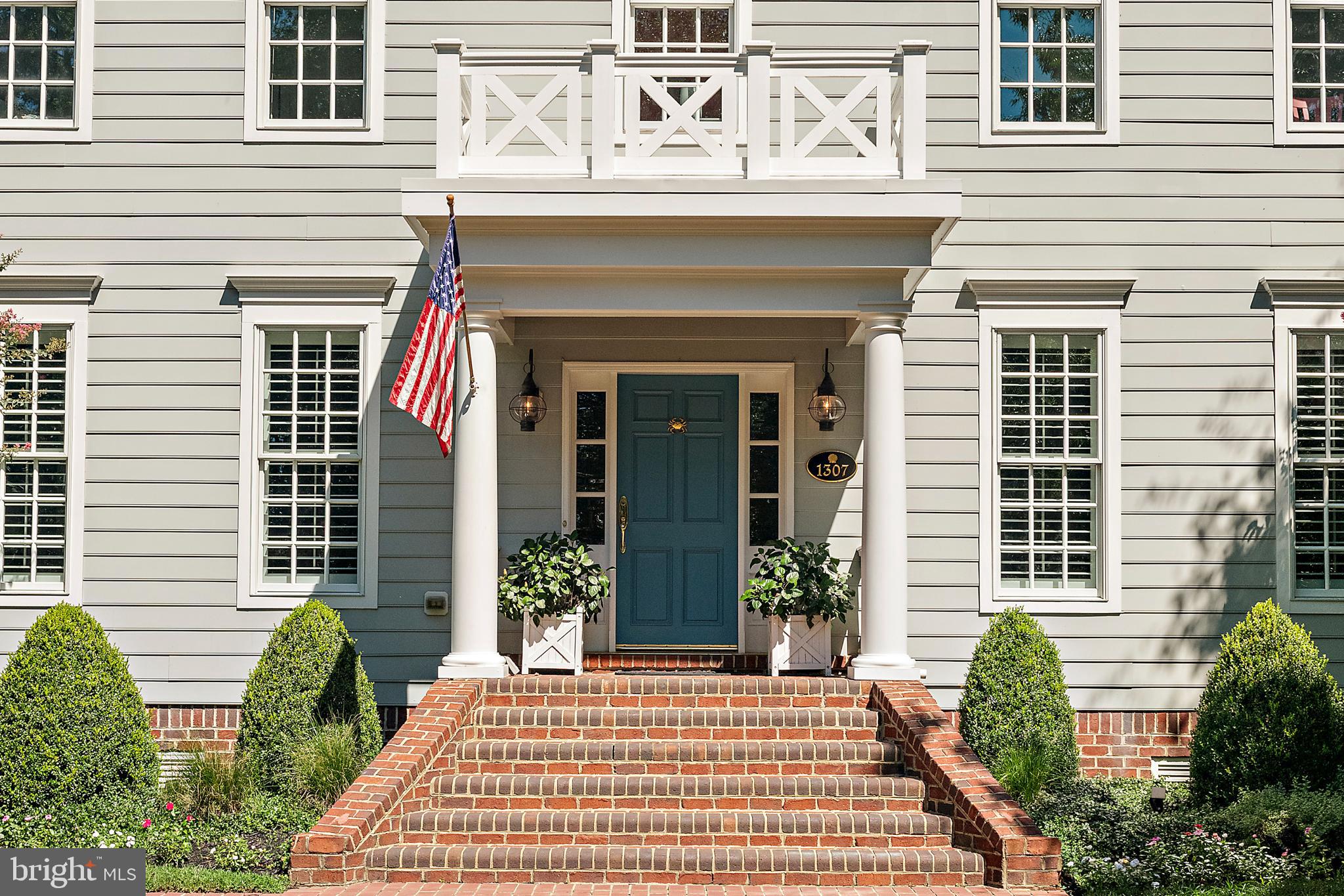 1307 Beachview Road Annapolis, MD 21403 - Photo 82 of 111 a front view of a house with a garden