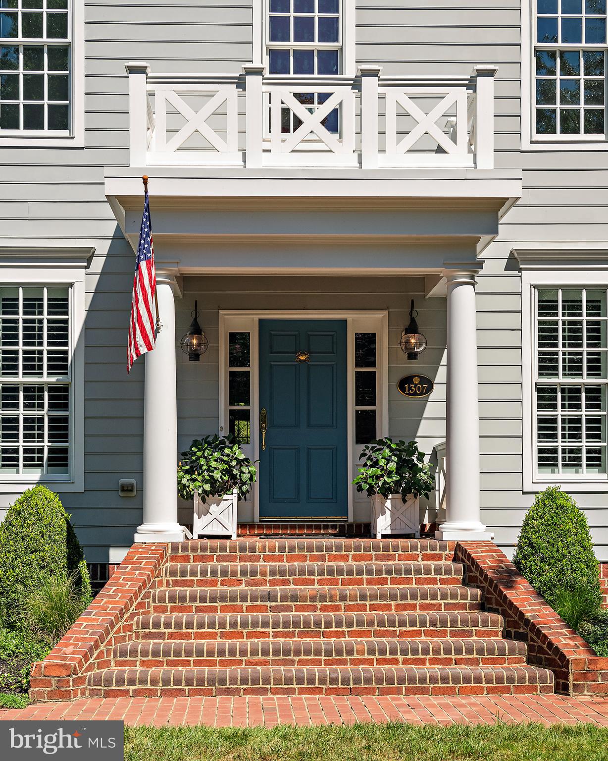 1307 Beachview Road Annapolis, MD 21403 - Photo 98 of 111 a front view of a house with garden