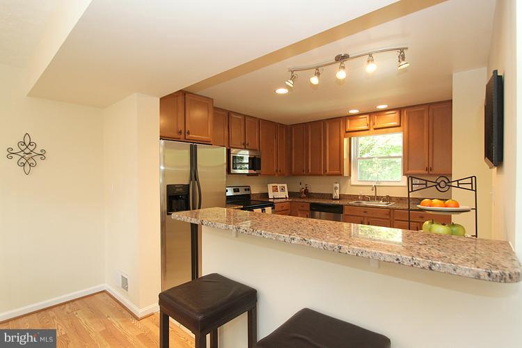 4112 Highview Drive Silver Spring, MD 20906 - Photo 14 of 30 Breakfast bar