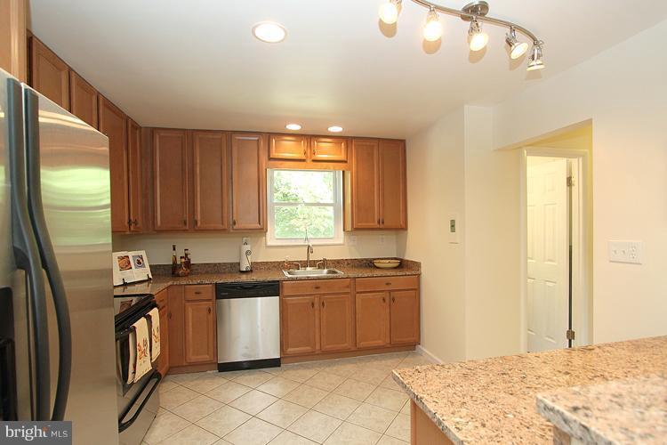 4112 Highview Drive Silver Spring, MD 20906 - Photo 4 of 30 Granite countertops