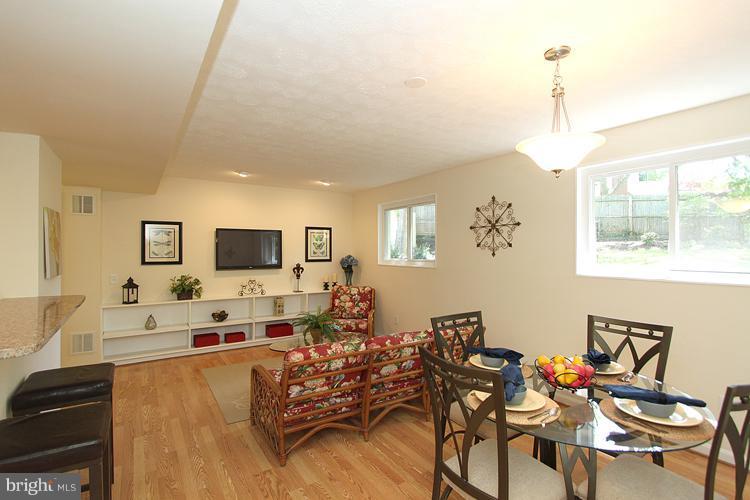 4112 Highview Drive Silver Spring, MD 20906 - Photo 6 of 30 Custom built-ins