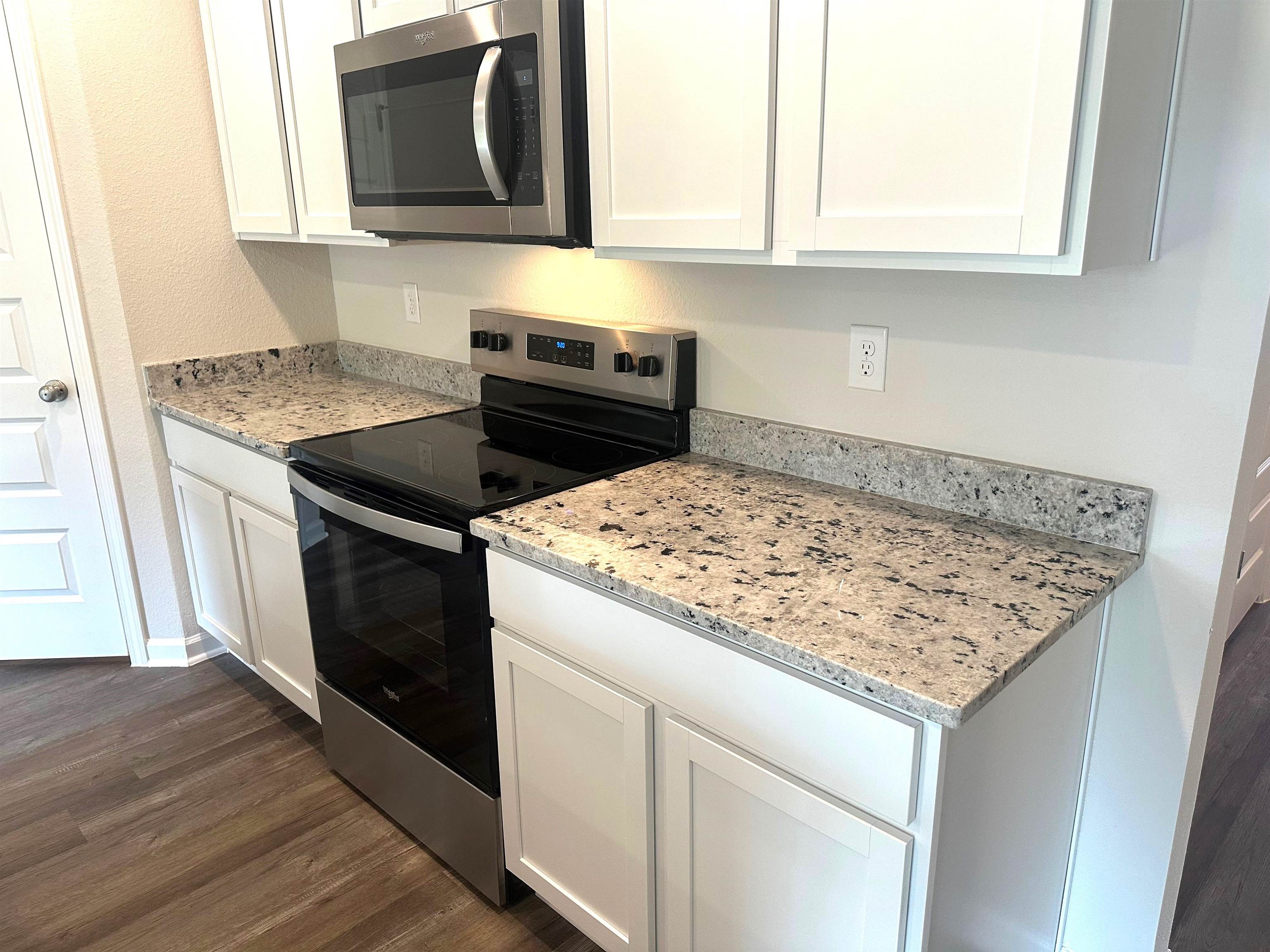 1243 Hayward Loop Foley, AL 36535 - Photo 11 of 32 Kitchen