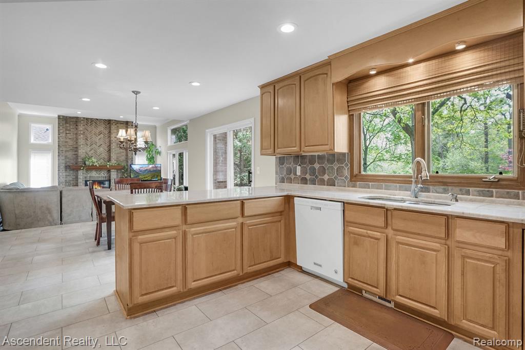 1663 Tacoma Drive Rochester Hills, MI 48306 - Photo 13 of 51