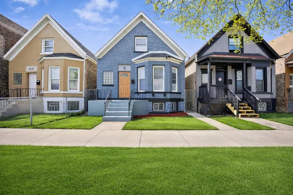 $350,000 | 420 North St Louis Avenue, Chicago, IL 60624
