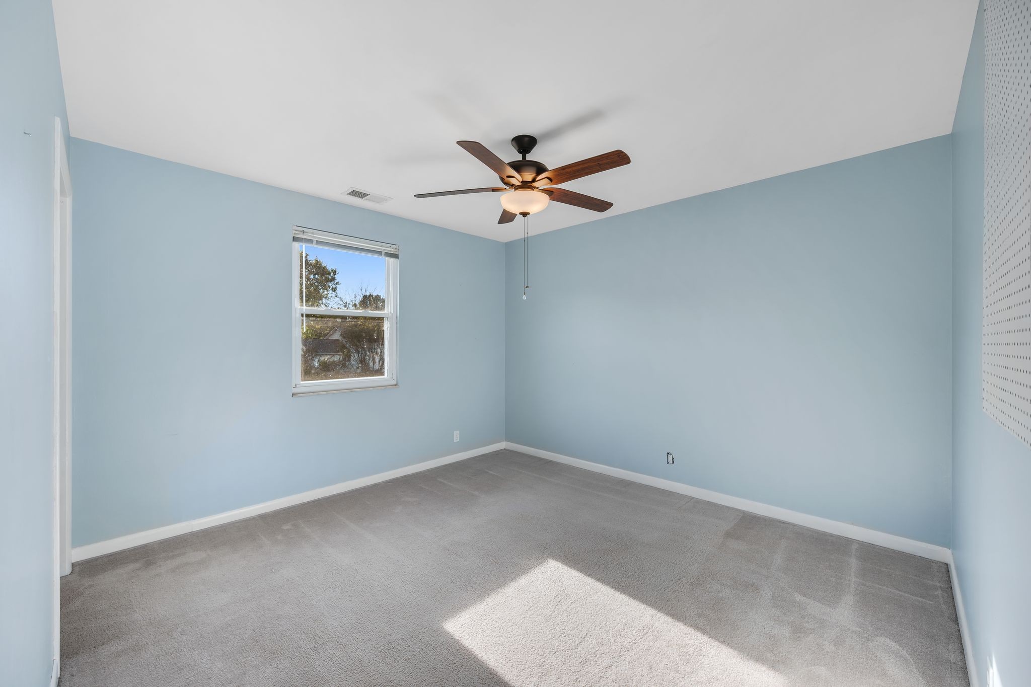 135 Grenadier Drive Franklin, TN 37064 - Photo 17 of 27 an empty room with a window and a ceiling fan