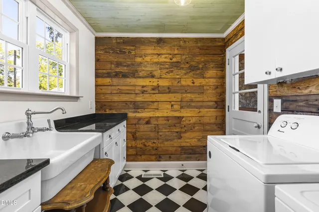 $599,999 | 203 West W Blanche Street Street, Clayton, NC 27520