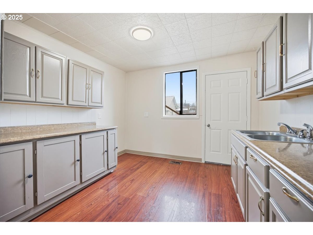 606 Southwest 2nd Street Pendleton, OR 97801 - Photo 8 of 21