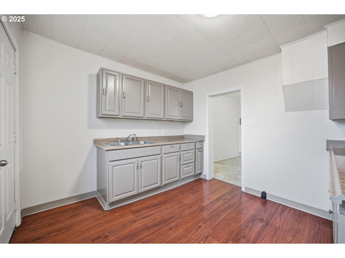 606 Southwest 2nd Street Pendleton, OR 97801 - Photo 10 of 21