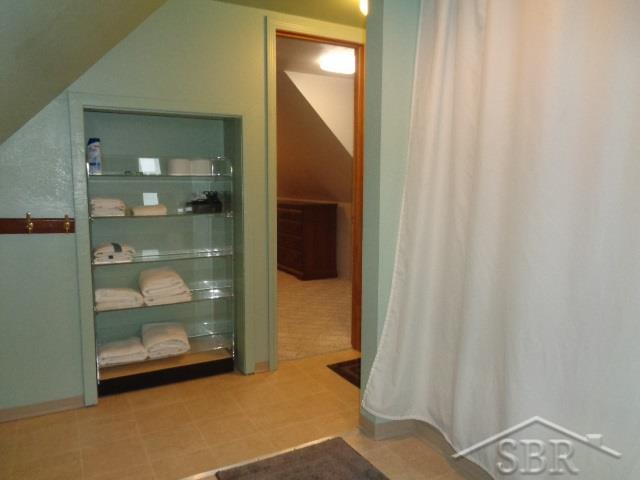 2466 Liberty Road Saginaw, MI 48604 - Photo 32 of 58 Full Bathroom