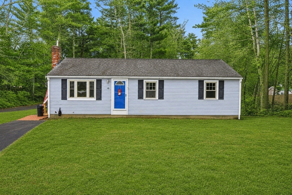 10 Wapping Road Kingston, MA 02364 - Photo 1 of 21 a view of outdoor space yard and front view of a house