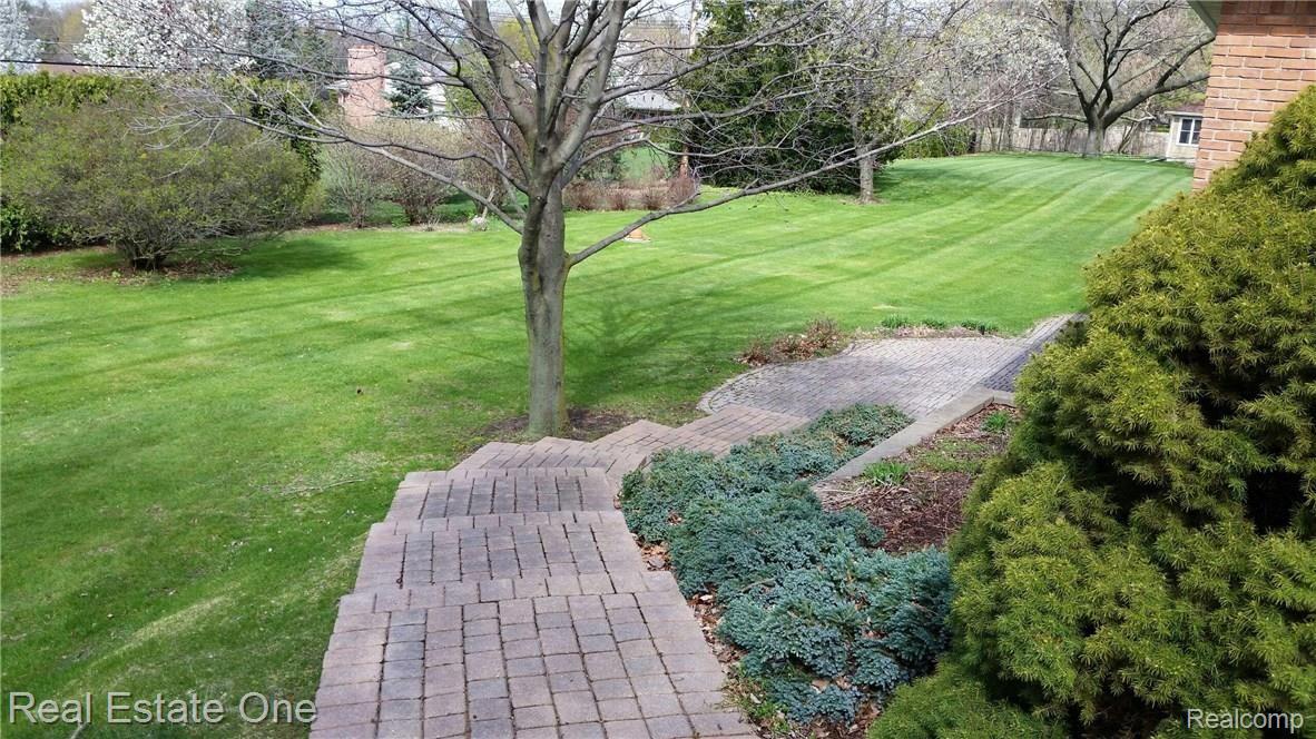 961 South Reading Road Bloomfield Hills, MI 48304 - Photo 3 of 16 21718.jpeg