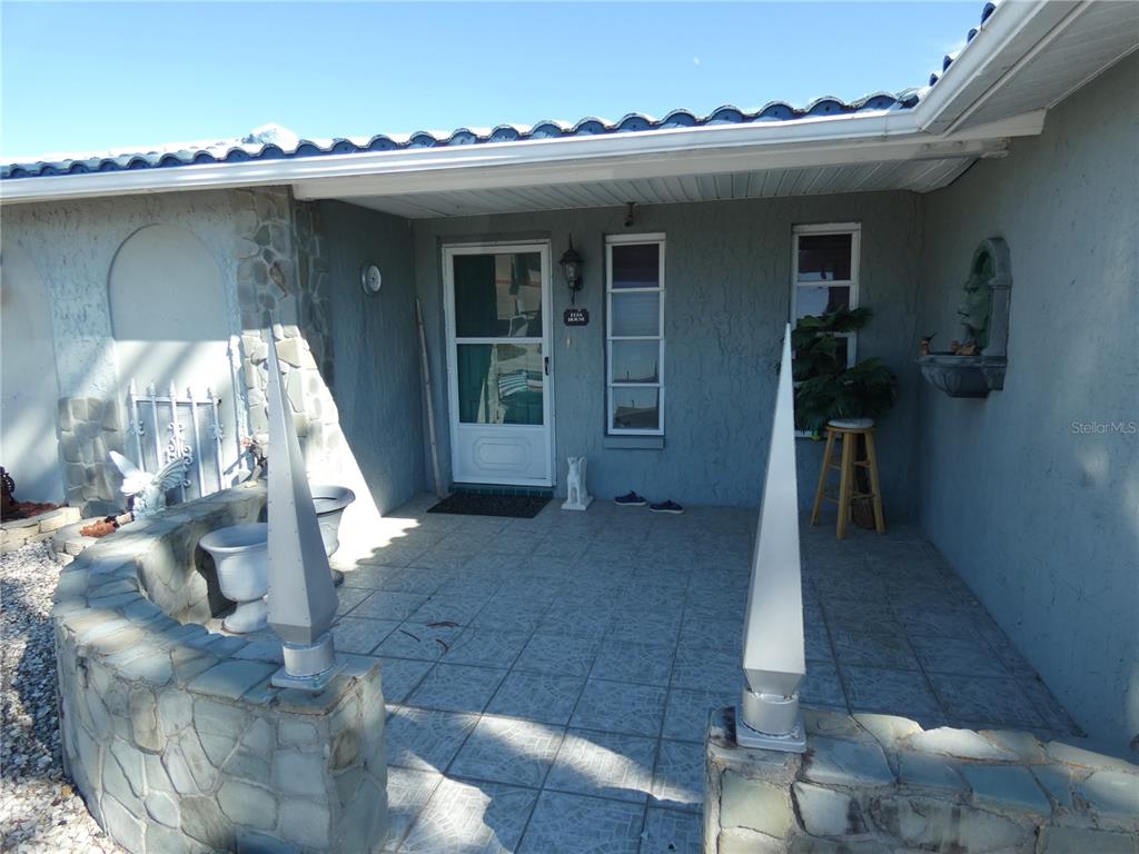 13618 Stacey Drive Hudson, FL 34667 - Photo 5 of 34 a view of a livingroom with furniture