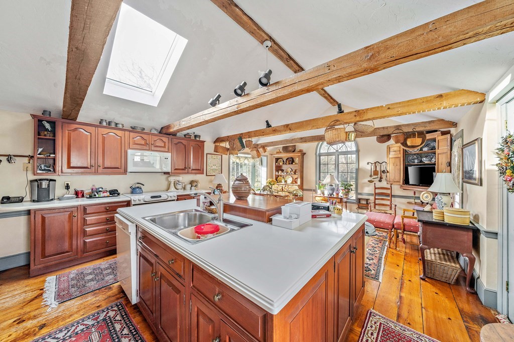 662 Main Street Hanover, MA 02339 - Photo 4 of 42 Gallery Image 4
