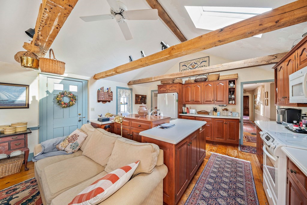 662 Main Street Hanover, MA 02339 - Photo 5 of 42 Gallery Image 5