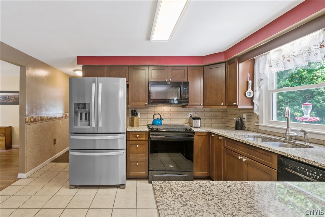 79 Hickory Grove Road Granby, NY 13069 - Photo 15 of 41