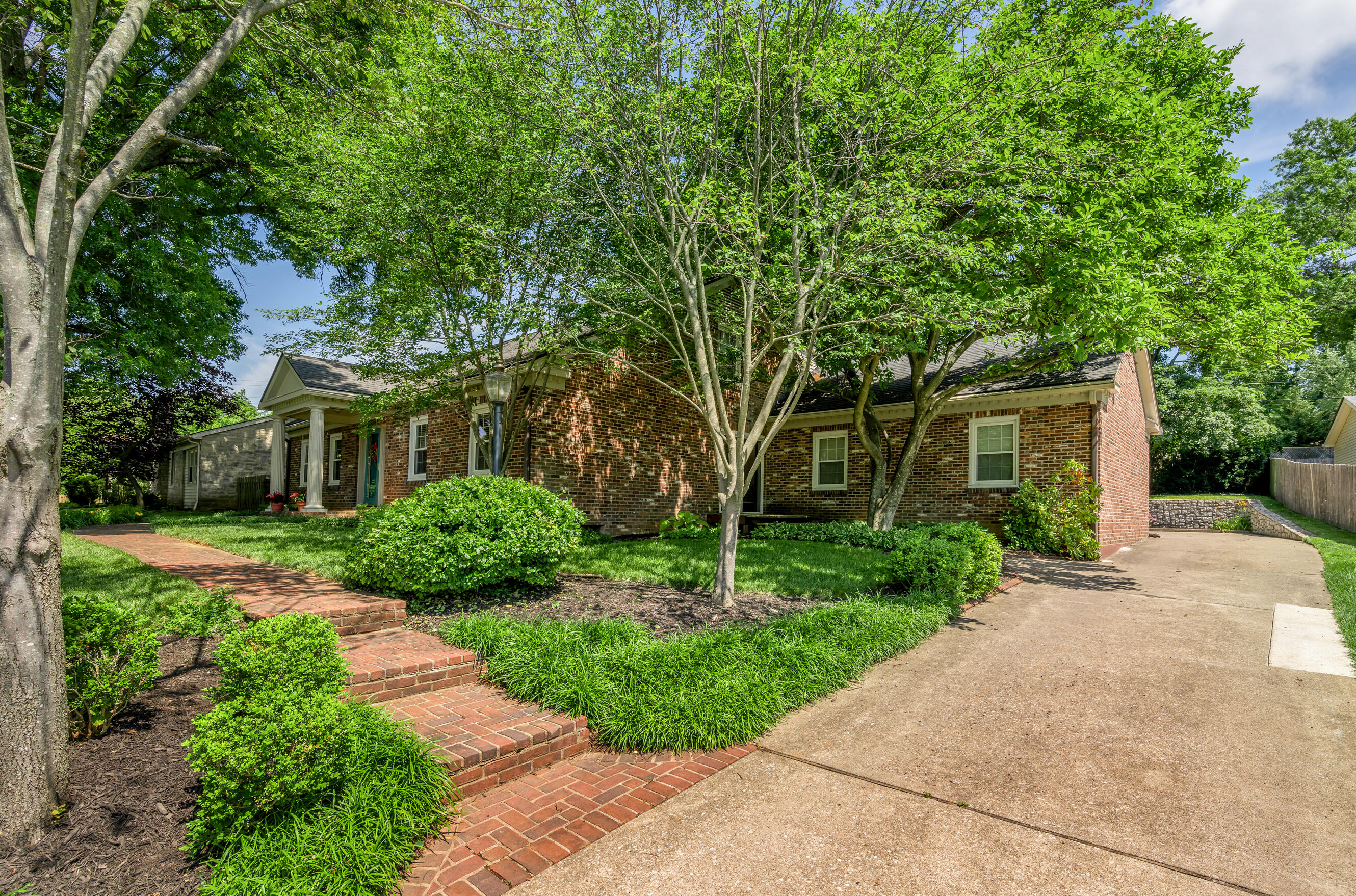 809 Raven Road Lexington, KY 40502 - Photo 4 of 93 TDB_7606