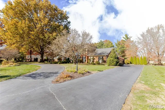 $775,000 | 15 Sandpiper Drive, Shiloh, IL 62221