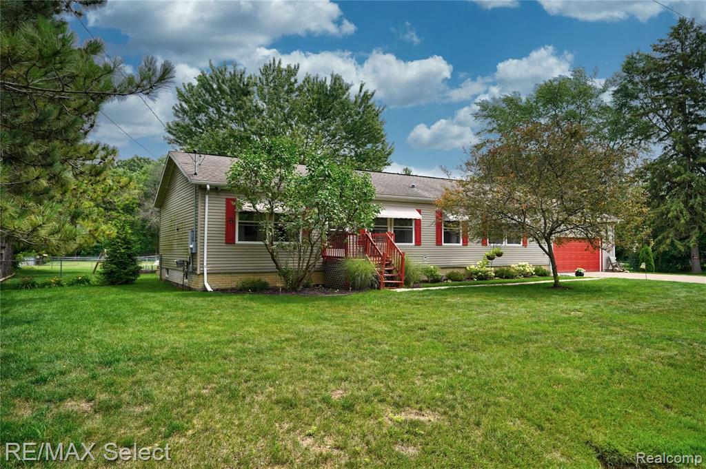 1349 Howe Road Burton, MI 48509 - Photo 5 of 41
