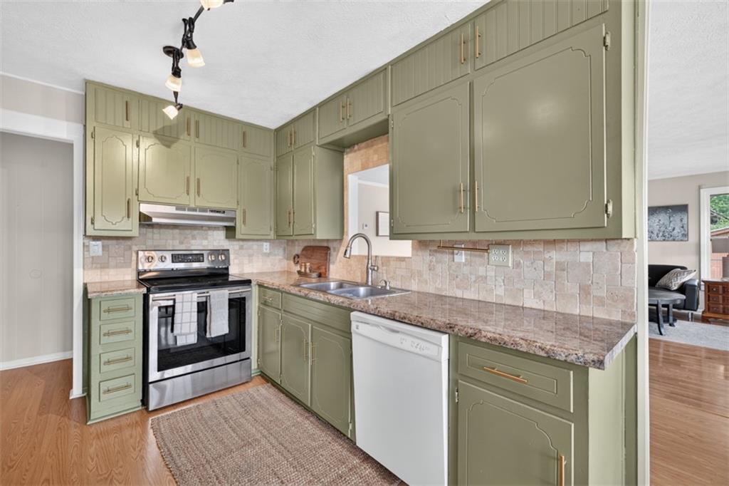976 Walker Lake Road Southwest Conyers, GA 30094 - Photo 13 of 36 Gallery Image 13