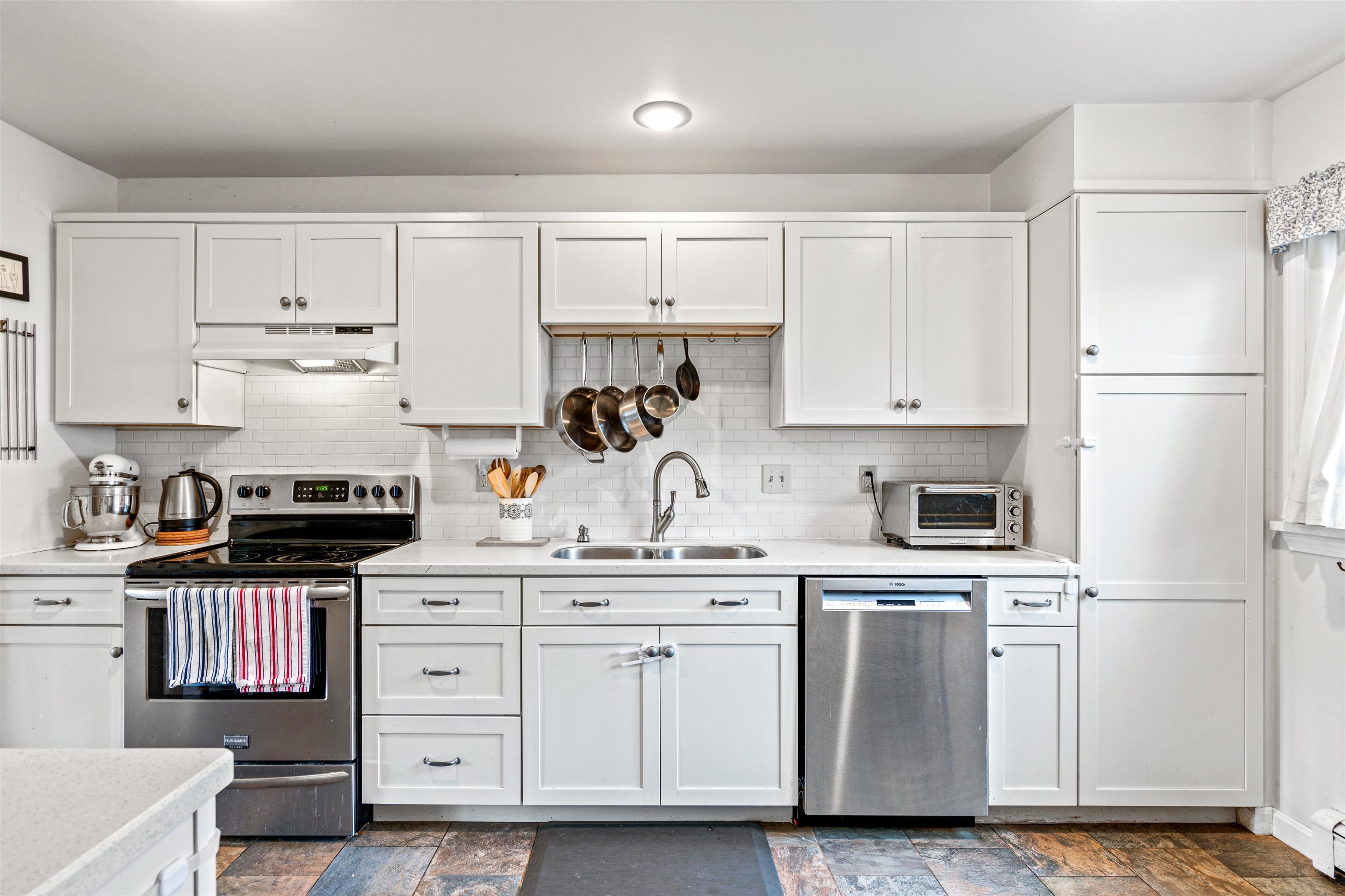 41 Cumberland Road, Unit 3 Burlington, VT 05408 - Photo 5 of 38 Gallery Image 5