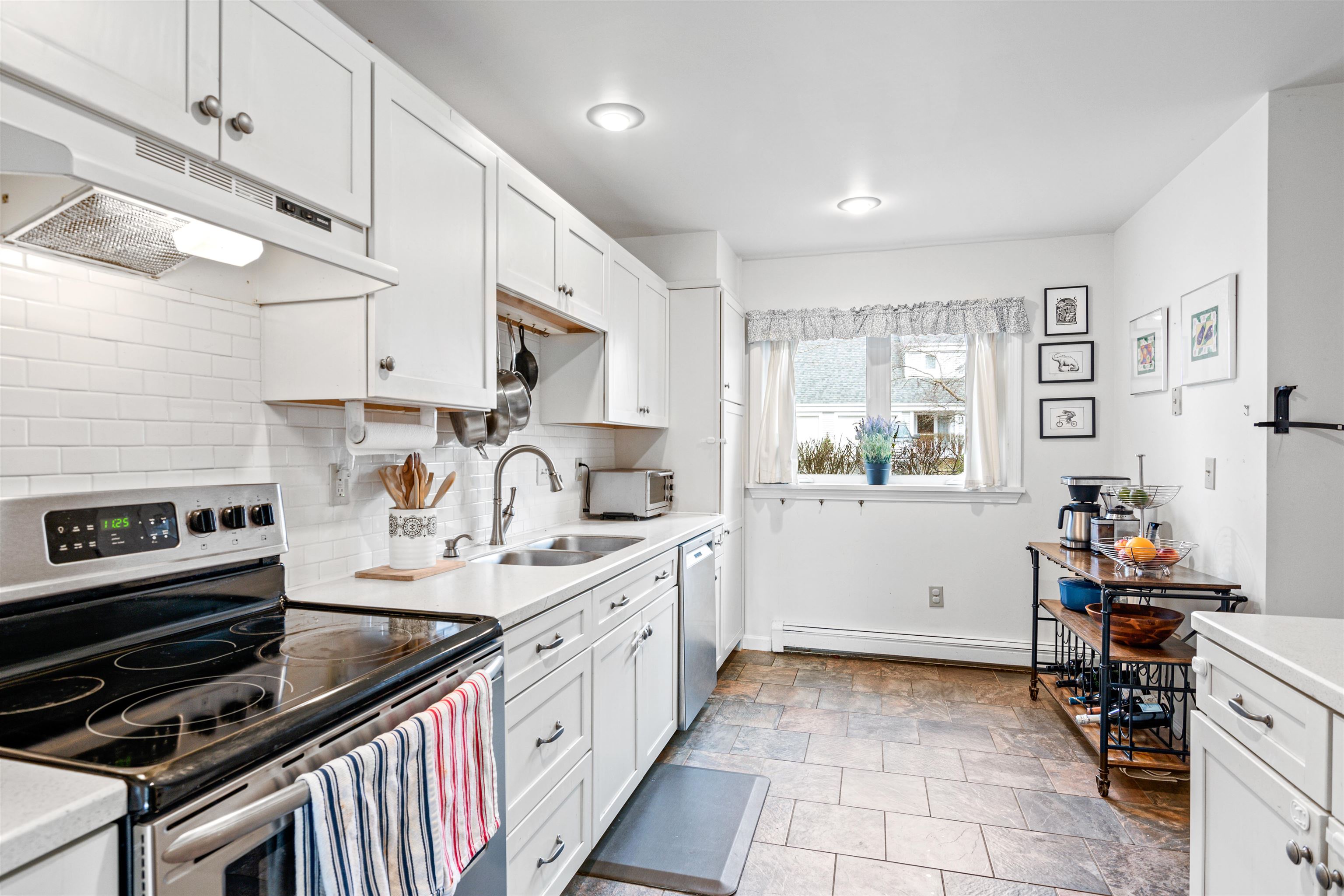 41 Cumberland Road, Unit 3 Burlington, VT 05408 - Photo 10 of 38 Gallery Image 10