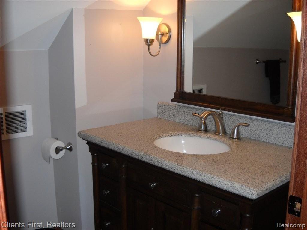 19044 Wayne Road Livonia, MI 48152 - Photo 13 of 25 full bath in loft