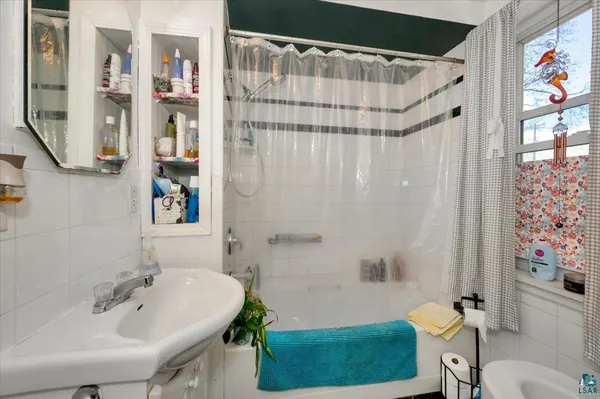 $190,000 | 3914 Grand Avenue, Duluth, MN 55807