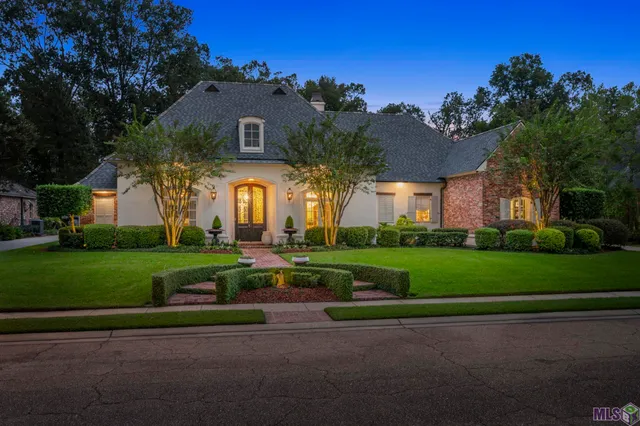$1,995,000 | 1204 East Lakeside Oaks Drive, Baton Rouge, LA 70810