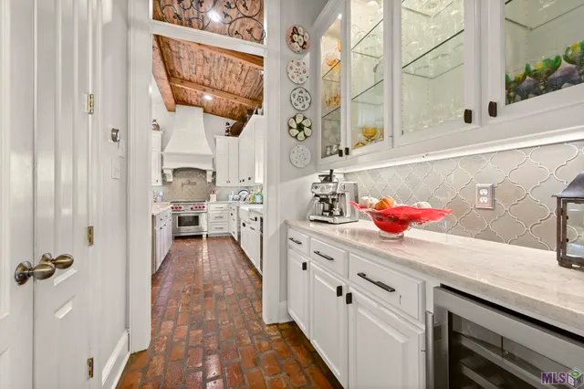 $1,995,000 | 1204 East Lakeside Oaks Drive, Baton Rouge, LA 70810