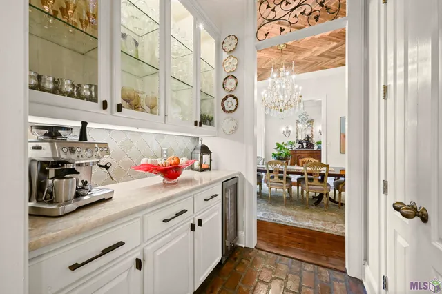 $1,995,000 | 1204 East Lakeside Oaks Drive, Baton Rouge, LA 70810