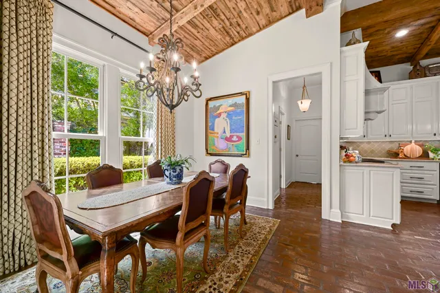 $1,995,000 | 1204 East Lakeside Oaks Drive, Baton Rouge, LA 70810