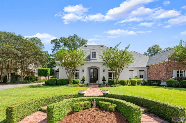 $1,995,000 | 1204 East Lakeside Oaks Drive, Baton Rouge, LA 70810