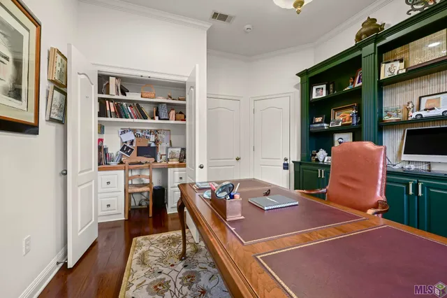 $1,995,000 | 1204 East Lakeside Oaks Drive, Baton Rouge, LA 70810