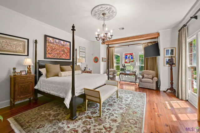 $1,995,000 | 1204 East Lakeside Oaks Drive, Baton Rouge, LA 70810