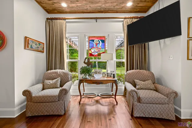 $1,995,000 | 1204 East Lakeside Oaks Drive, Baton Rouge, LA 70810