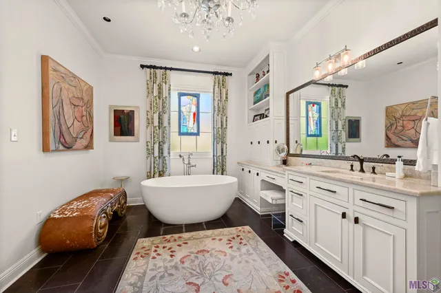 $1,995,000 | 1204 East Lakeside Oaks Drive, Baton Rouge, LA 70810