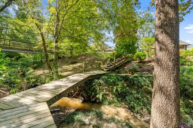 $1,995,000 | 1204 East Lakeside Oaks Drive, Baton Rouge, LA 70810