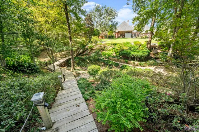 $1,995,000 | 1204 East Lakeside Oaks Drive, Baton Rouge, LA 70810