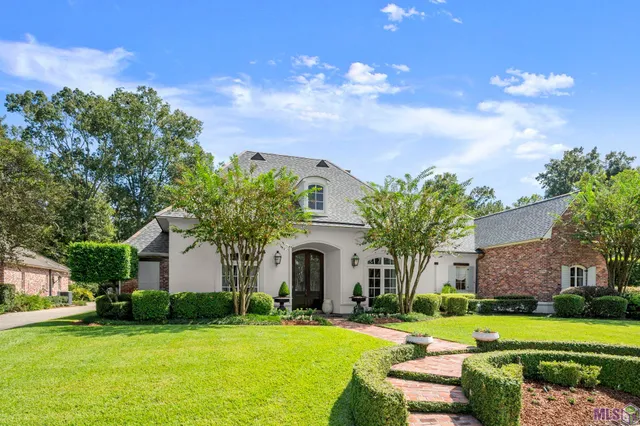$1,995,000 | 1204 East Lakeside Oaks Drive, Baton Rouge, LA 70810