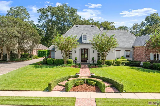 $1,995,000 | 1204 East Lakeside Oaks Drive, Baton Rouge, LA 70810