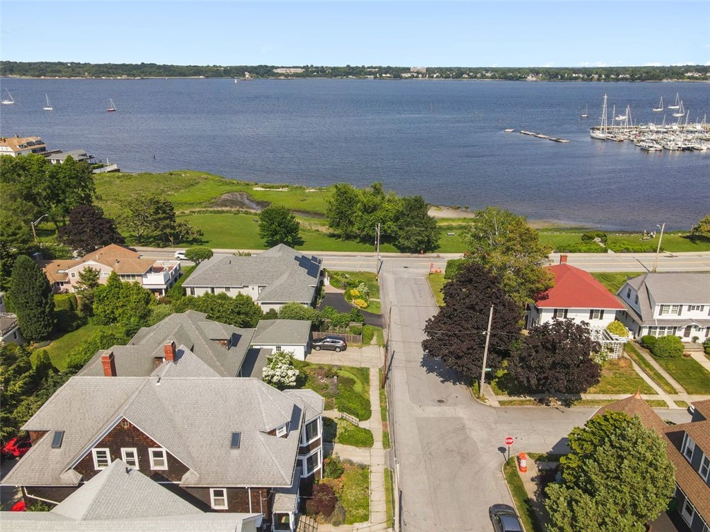 31 Windsor Road, Unit 1 Cranston, RI 02905 - Photo 3 of 44