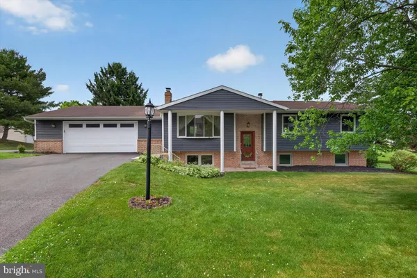 $439,900 | 807 Lancelot Avenue, Mechanicsburg, PA 17055