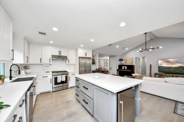 $864,999 | 14014 Kingsride Lane, Houston, TX 77079