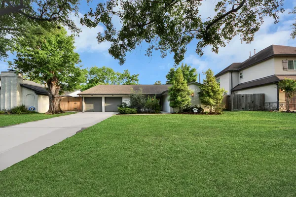$864,999 | 14014 Kingsride Lane, Houston, TX 77079