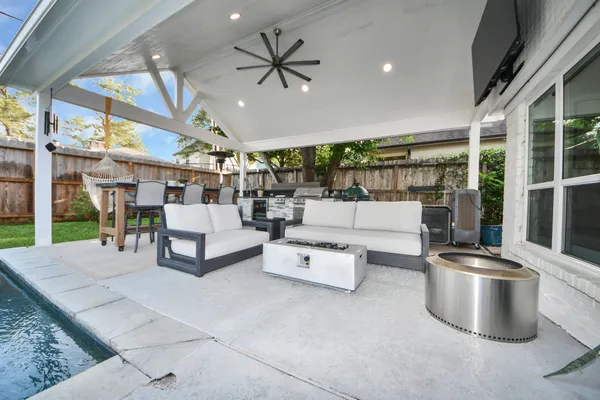 $864,999 | 14014 Kingsride Lane, Houston, TX 77079