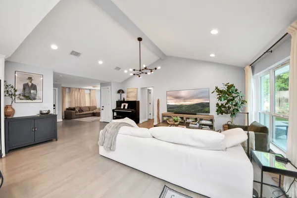 $864,999 | 14014 Kingsride Lane, Houston, TX 77079