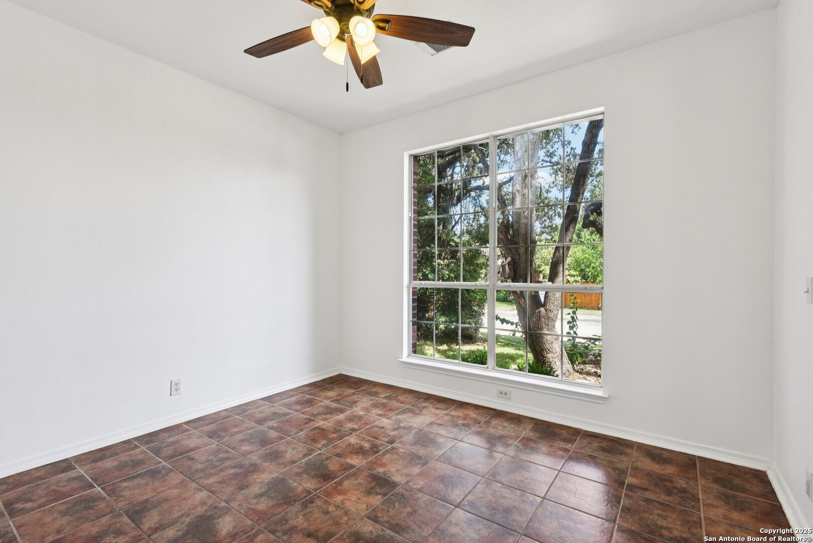 21510 Rio Colorado San Antonio, TX 78259 - Photo 4 of 42 an empty room with a window