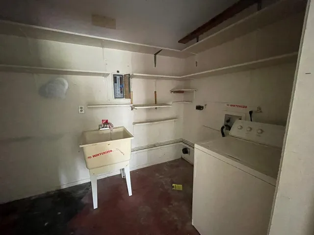 a view of empty room with windows