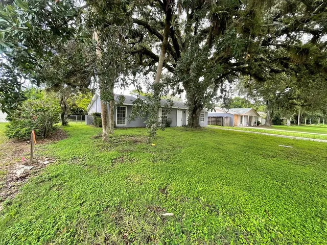 a view of a house with a big yard