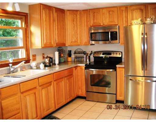 20 Villa Road, Unit 20 Westbrook, ME 04092 - Photo 3 of 18 Kitchen. Kitchen w/ corian...